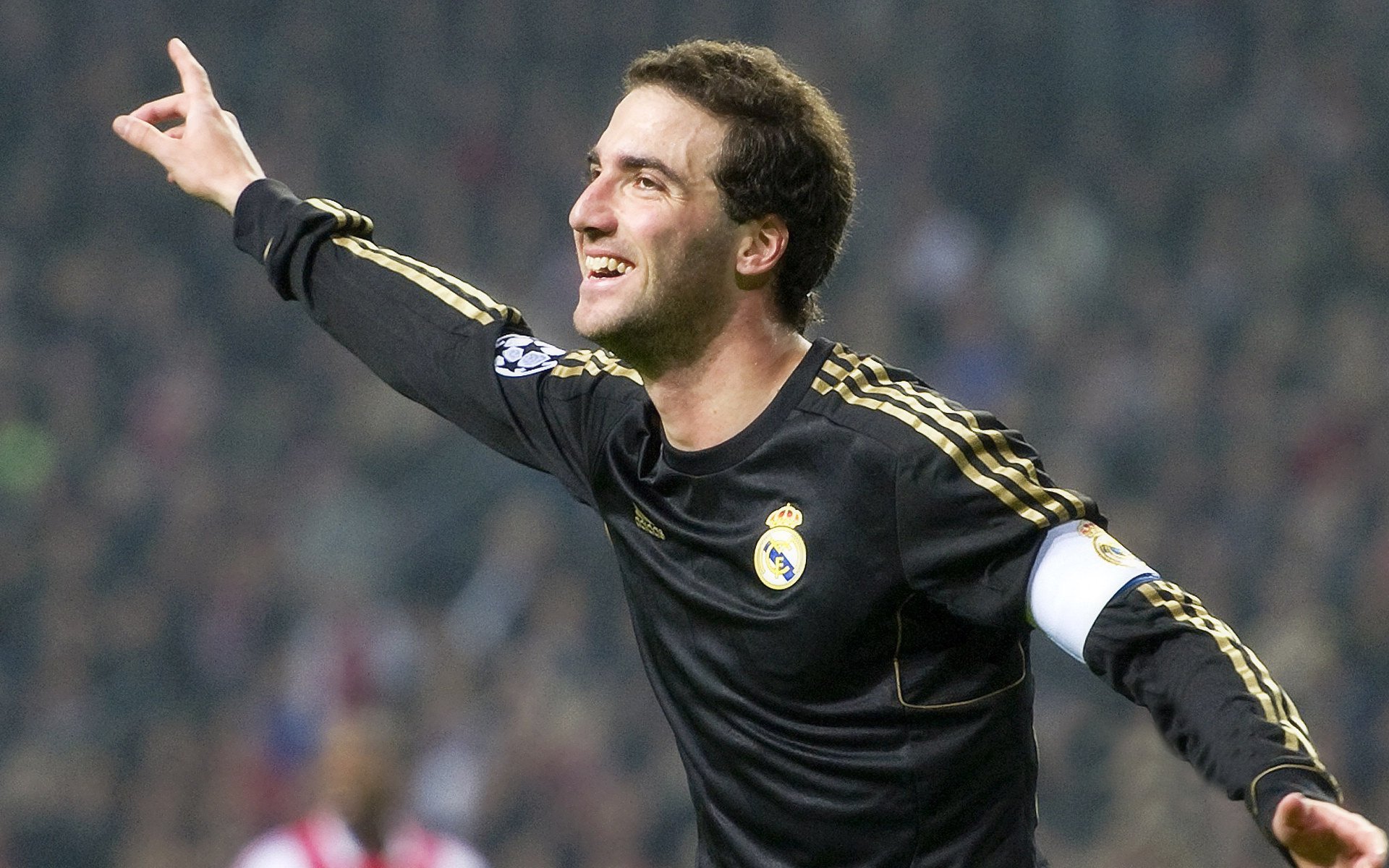 “中超联赛各大豪门展现强大实力,冠军竞争愈发激烈”,中超传统豪门排名